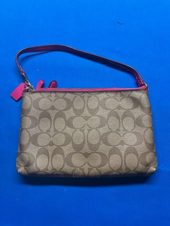 Coach
Wristlet - Picture 7 of 7